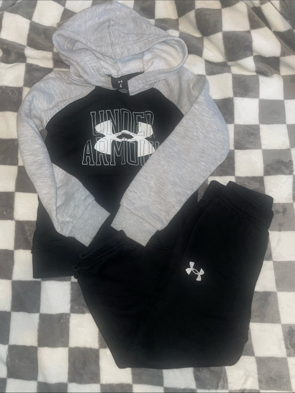 4 total Nike/ Under Armour sweat sets  size 4T one size 4. - Picture 4 of 5